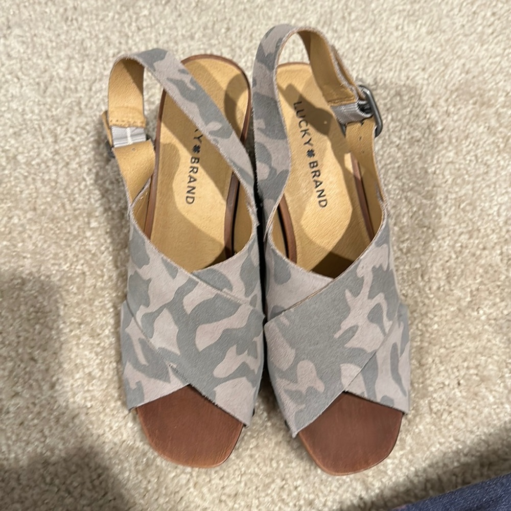 Camo sandals size 7